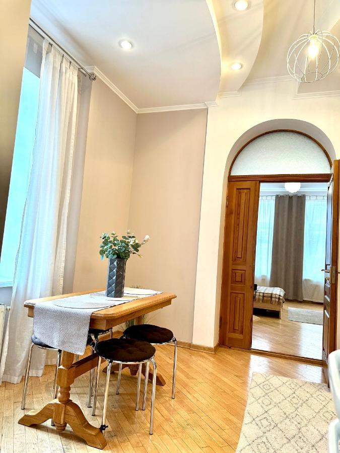 Apartments In The City Center, Near A Theatre, Zlata Plaza Rivne Exterior photo