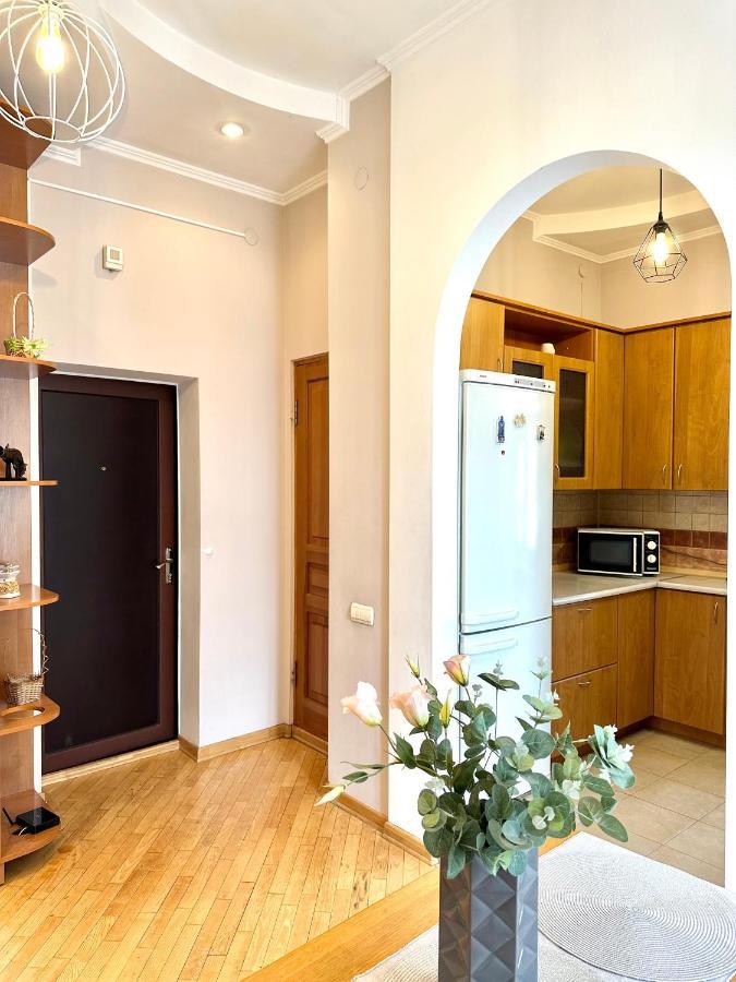 Apartments In The City Center, Near A Theatre, Zlata Plaza Rivne Exterior photo